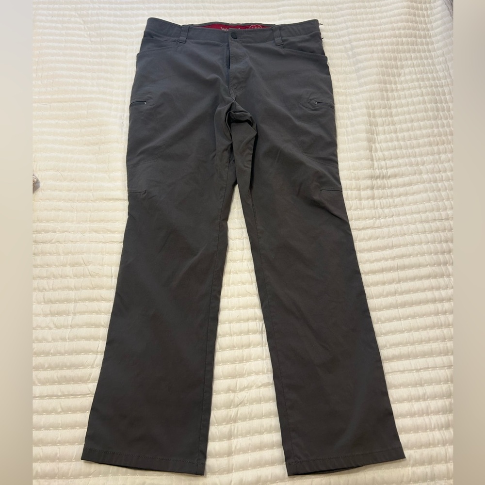 Men’s Wrangler Comfort Flex Outdoor Cargo Pants